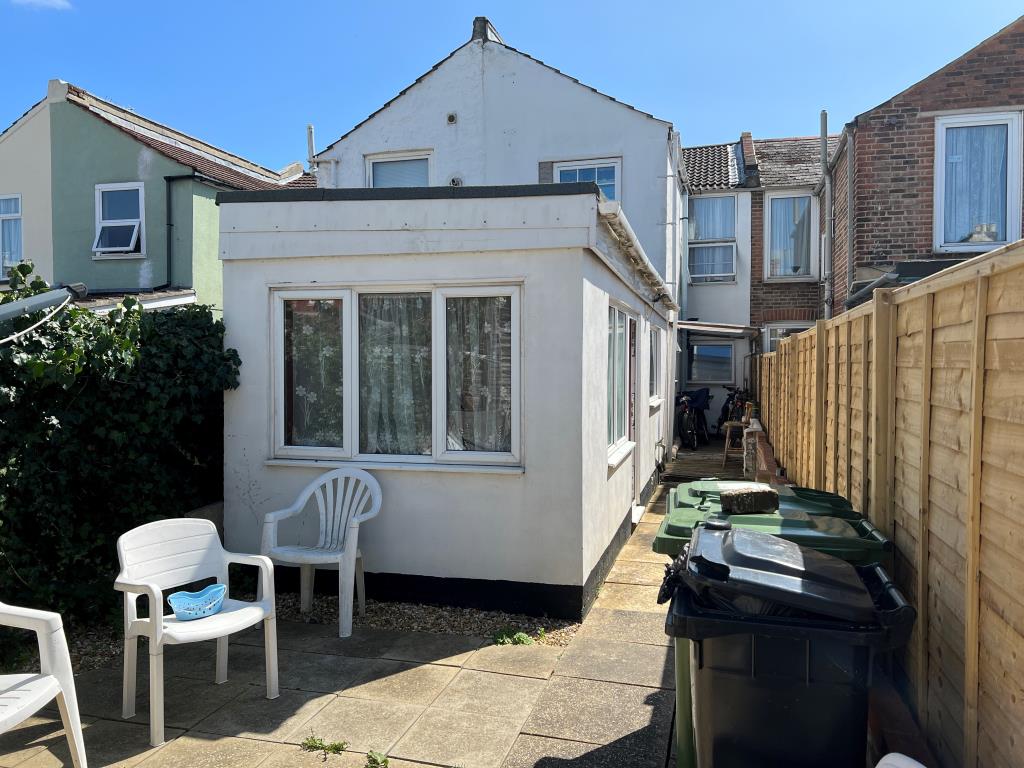 Lot: 56 - FREEHOLD FOUR-BEDROOM HMO - Rear view of extension and garden